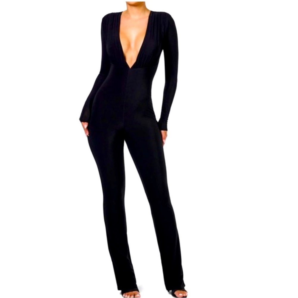 👀IN SEARCH OF👀

Looking for NAKED WARDROBE Deep V-Neck Long Sleeve Jumpsuit!!!